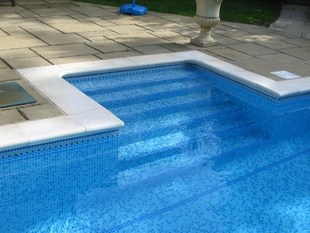 installation de carrelage de piscine